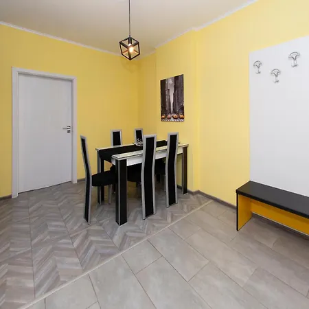 Апартамент Black And Yellow София