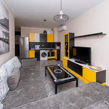 Апартамент Black And Yellow *